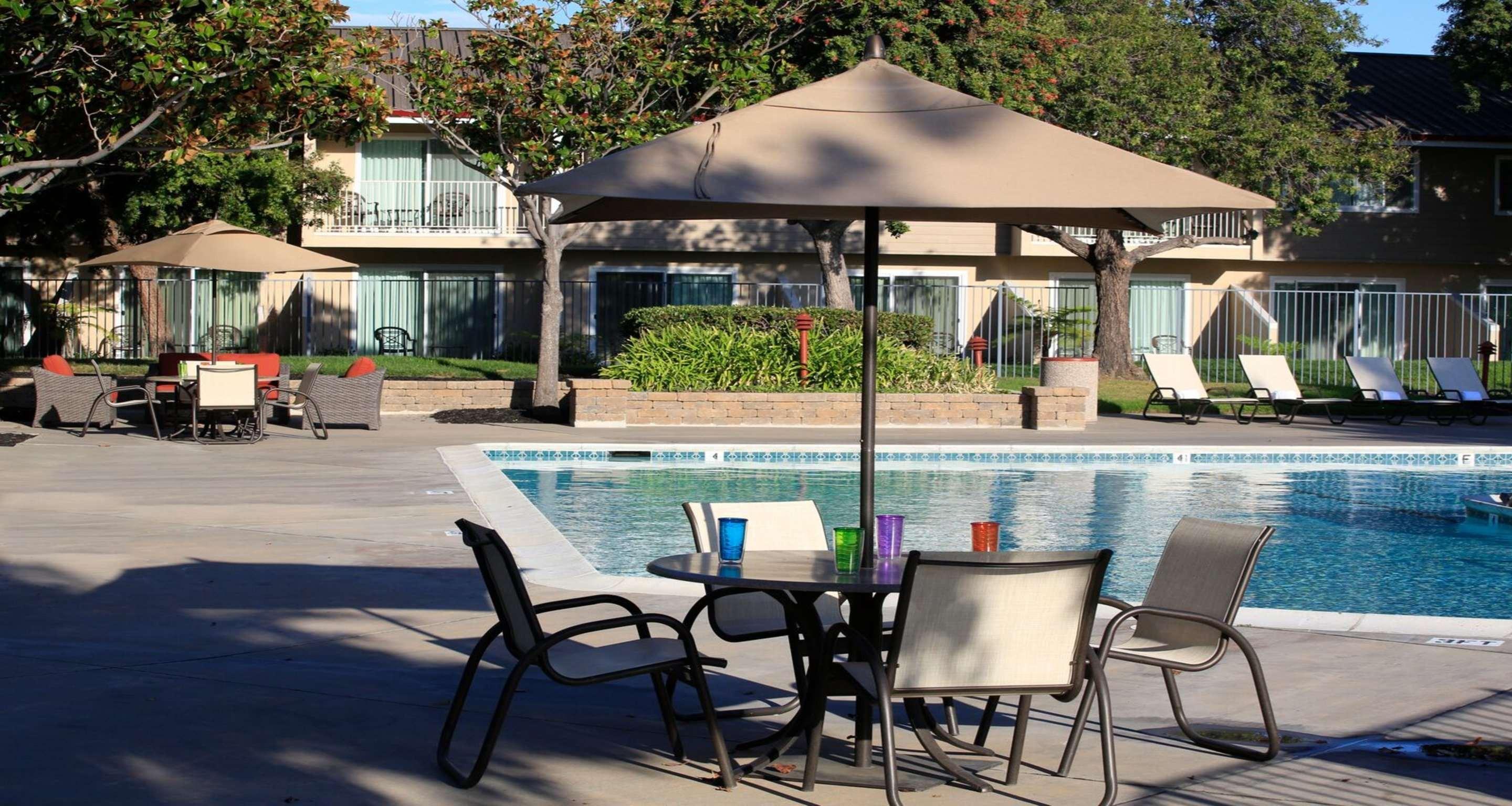 Best Western Plus Garden Court Inn Fremont Exterior photo