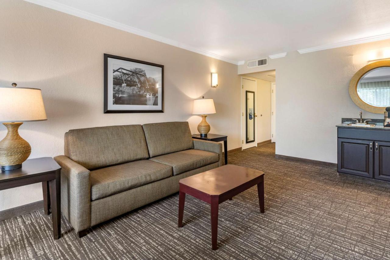 Best Western Plus Garden Court Inn Fremont Exterior photo